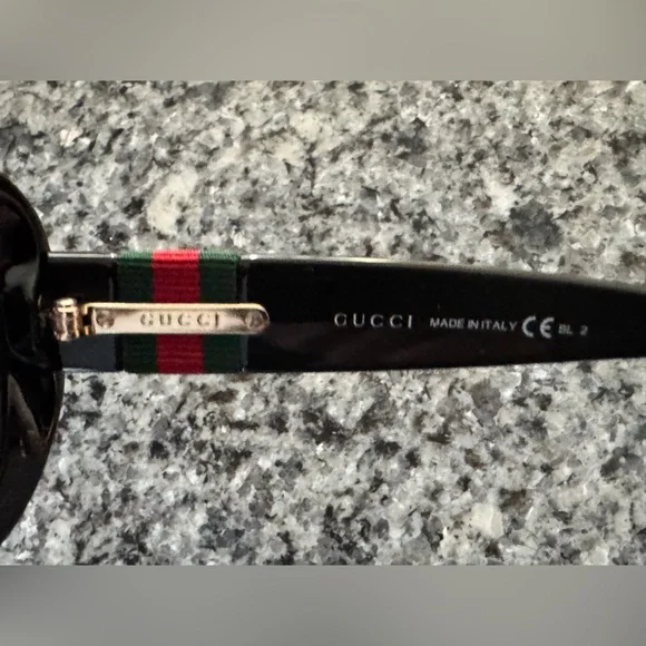 Gucci Black Sunglasses with Gold Emblem - Picture 6 of 7